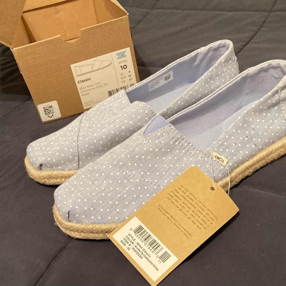 NWT. Toms Women’s SZ 10 Classic Rope Bliss Blue Chambray Tiny Dots Slip-On Flats